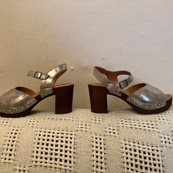 Ten Points Silver Open Toed Sandal Soft Sole Clogs - Picture 4 of 13